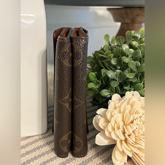 Louis Vuitton Elise Trifold Wallet - Picture 6 of 11